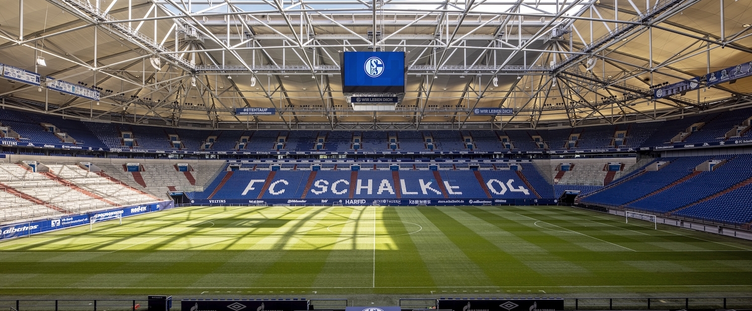 Blick in das leere Stadion der Veltins-Arena auf Schalke.