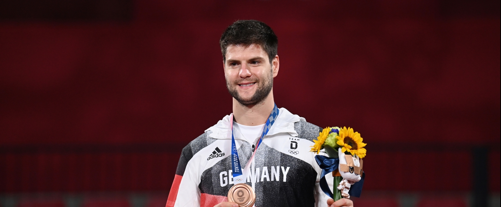 Dimitrij Ovtcharov mit seiner Bronzemedaille