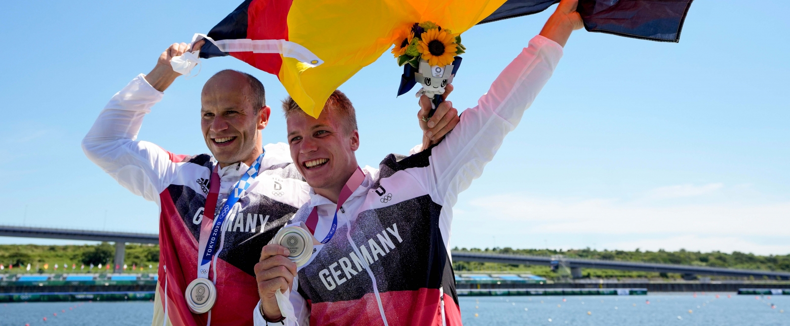 Über 1.000 Meter zeigte der 38-jährige Hoff und der 16 Jahre jüngere Schopf eine starke Vorstellung - am Ende trennen die beiden nur 0,304 Sekunden vom Olympiasieg, den sich Australien sichert. Für den gebürtigen Troisdorfer Max Hoff ein großartiger Erfolg in seinem letzten großen Rennen.