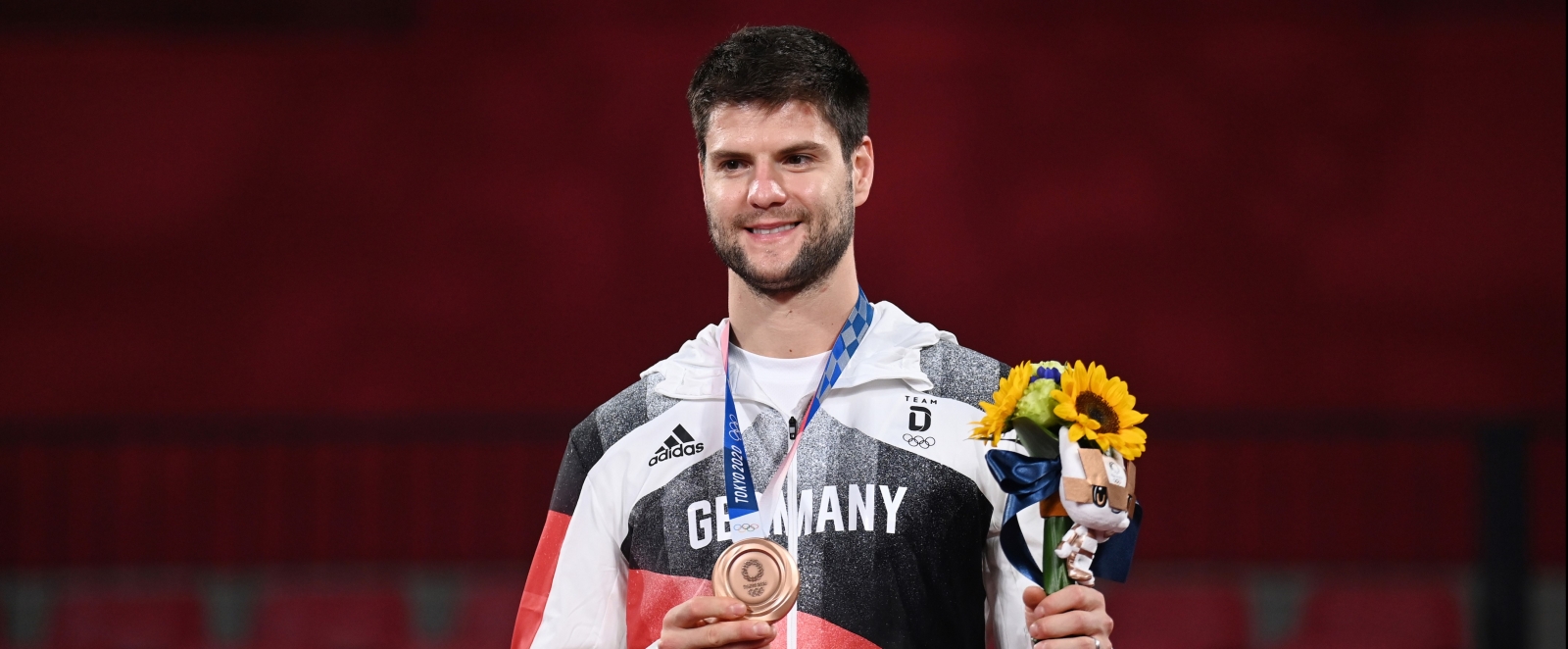 Dimitrij Ovtcharov mit seiner Bronzemedaille