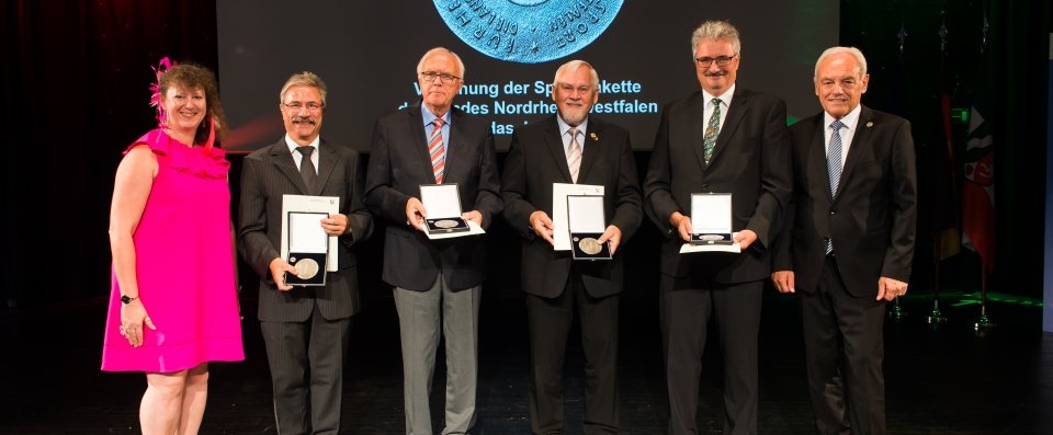 Staatssekretärin Andrea Milz überreicht Sportplakette des Landes Nordrhein-Westfalen