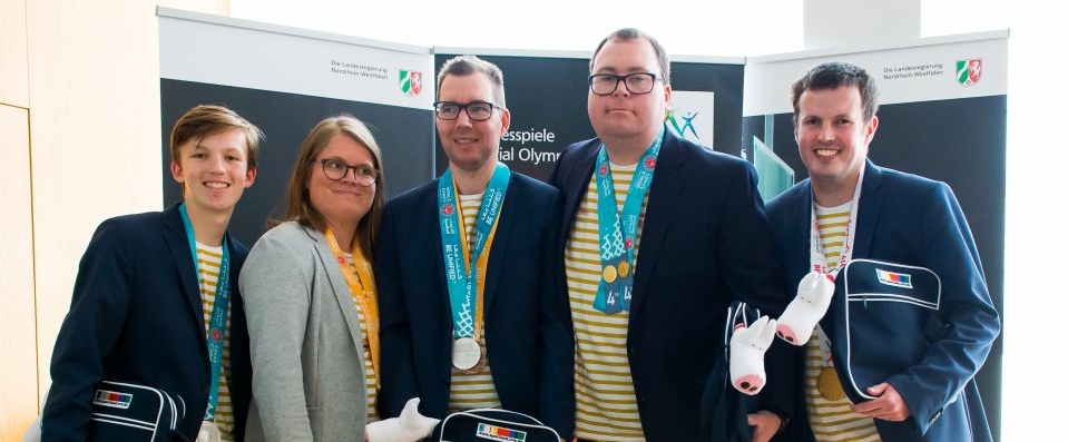 v.l.: Luis Ziegenbein, Sophie Rensmann, Patrick Haberland, Tim Jaeschke und Fabian Krummen - Foto: Land NRW / Andrea Bowinkelmann