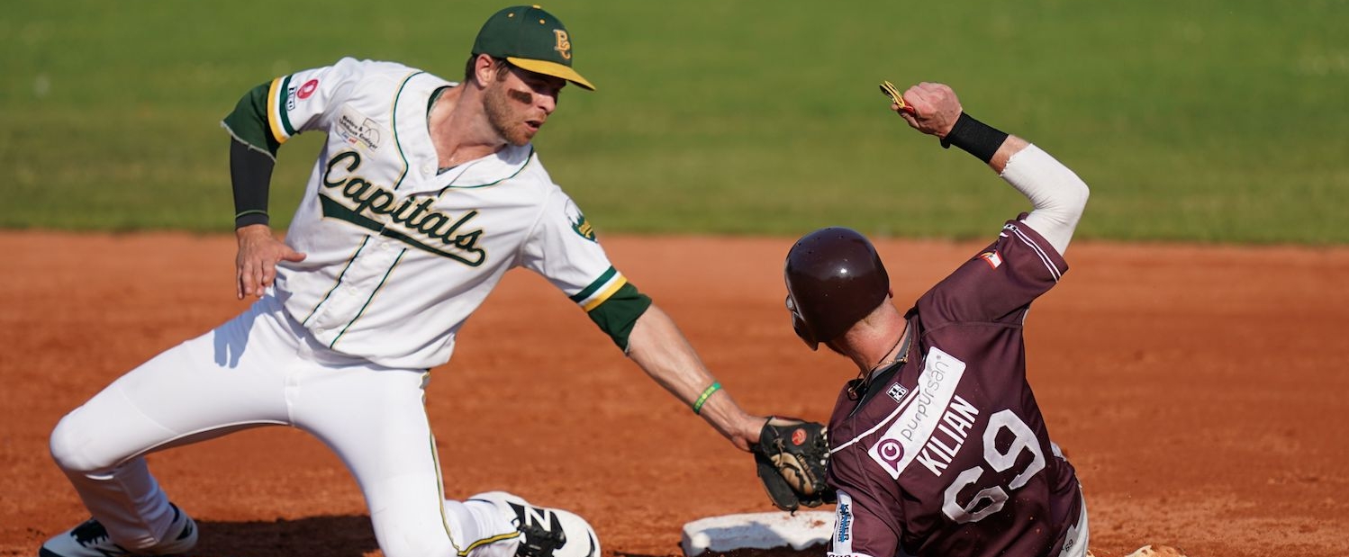 Baseballspieler beim Verteidigen