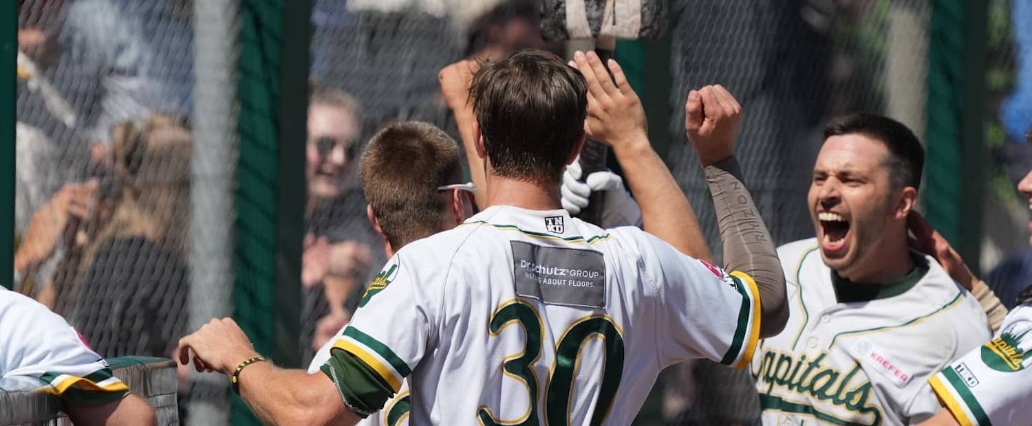 Baseballteam beim Jubeln