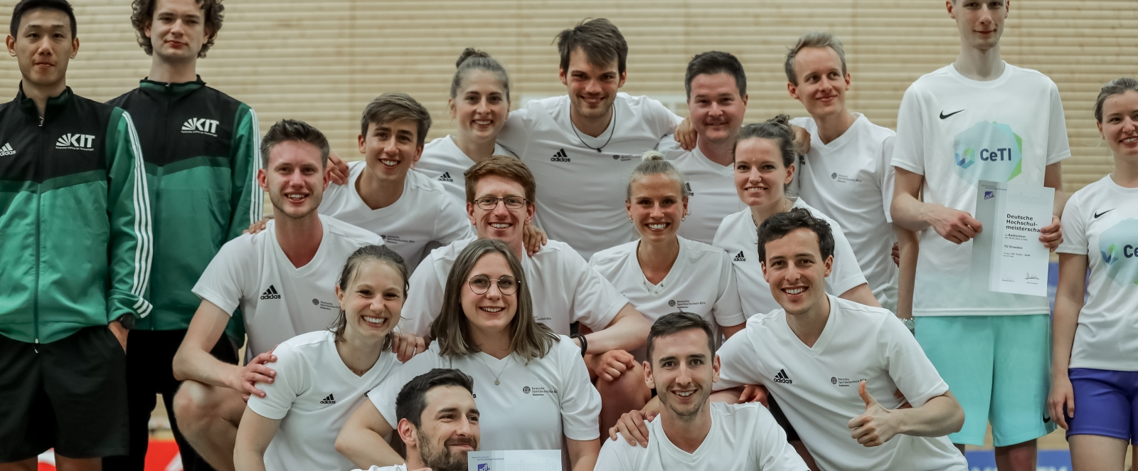 Gruppenbild des Badminton-Sieger-Teams