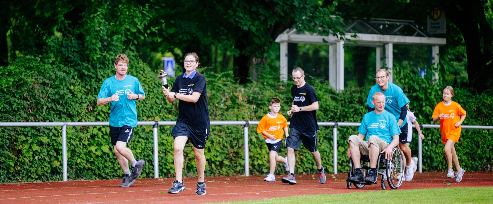 Fackellauf beim inklusiven Sportfest