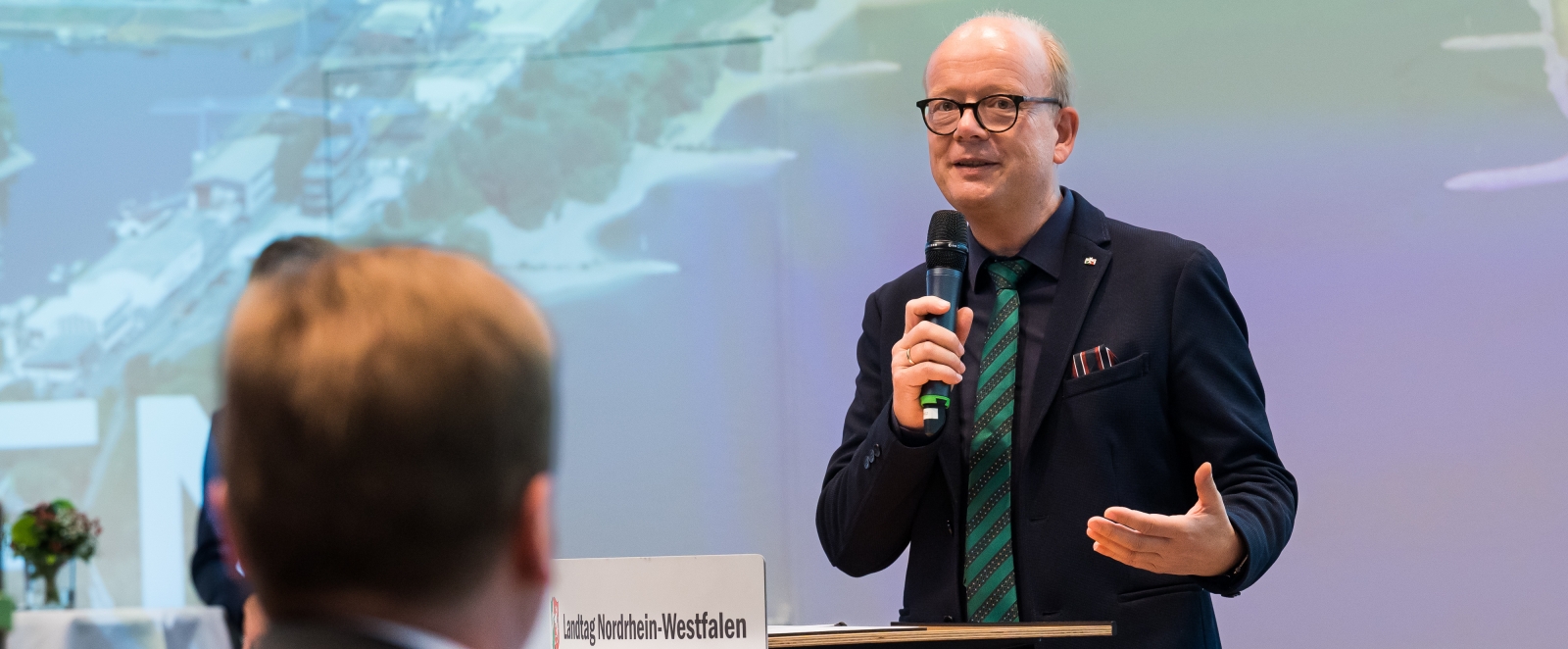 Landtagspräsident André Kuper am Rednerpult