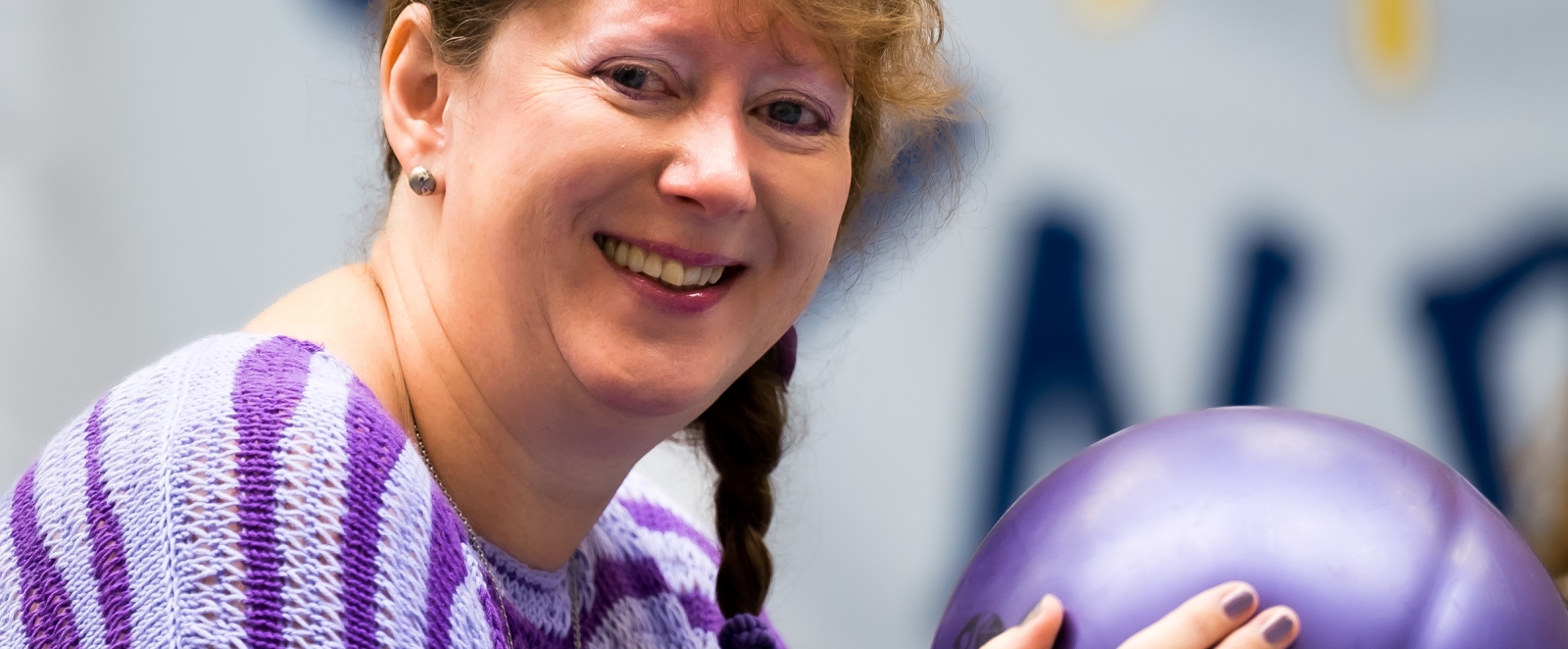 Staatssekretärin Andrea Milz mit Ball