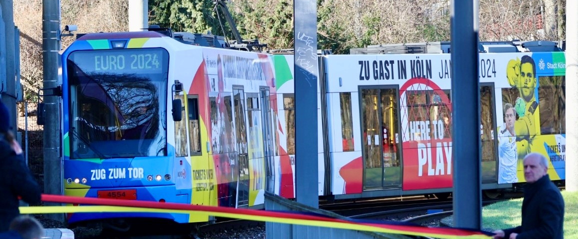Straßenbahn im Design der Fußball- und Handball-EM