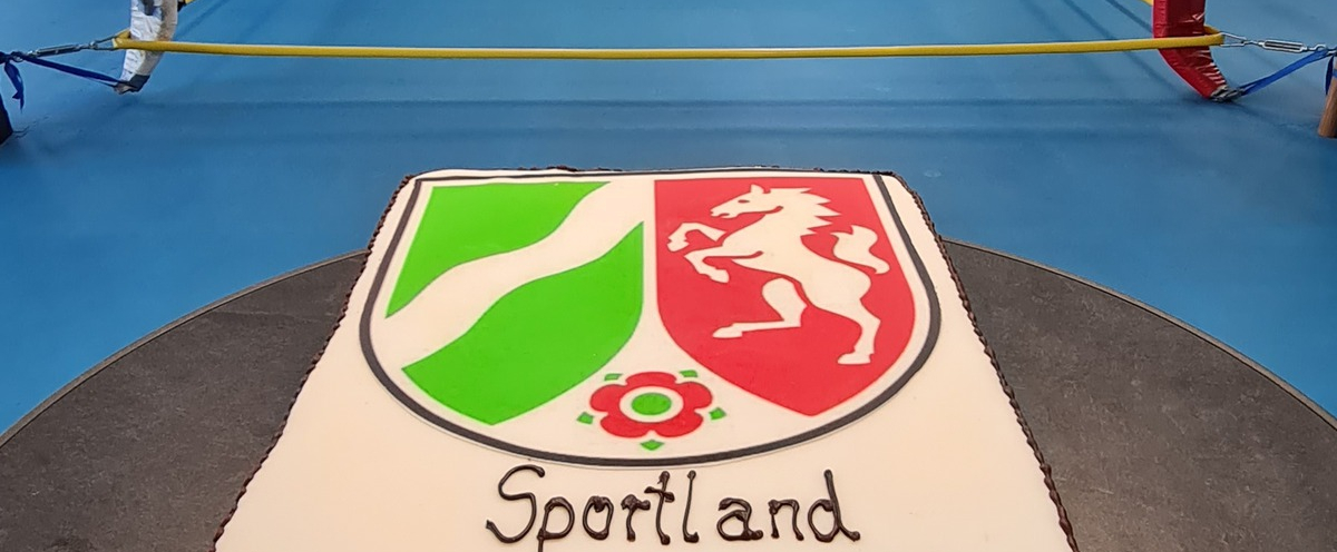 NRW-Torte vor Kampfring