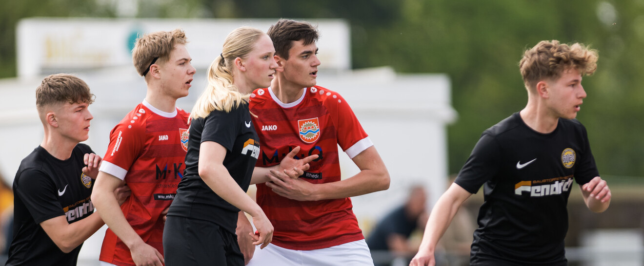 Mailin Tenhagen in Aktion auf Fußballplatz