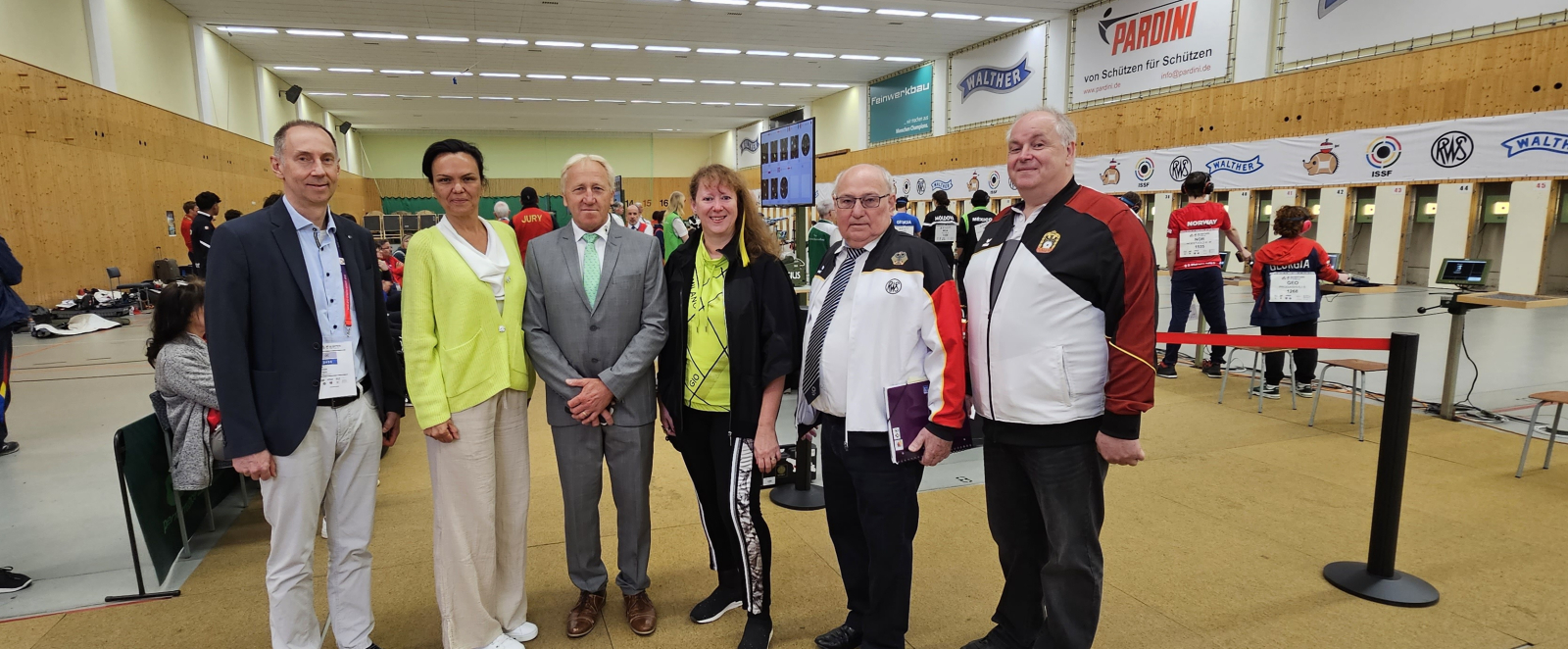 Andrea Milz bei Gruppenfoto