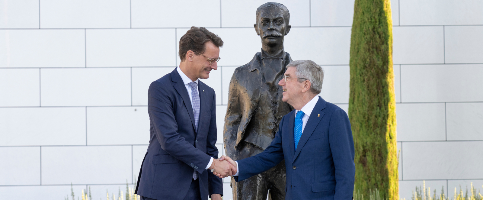NRW-Ministerpräsident Hendrik Wüst und IOC-Präsident Thomas Bach