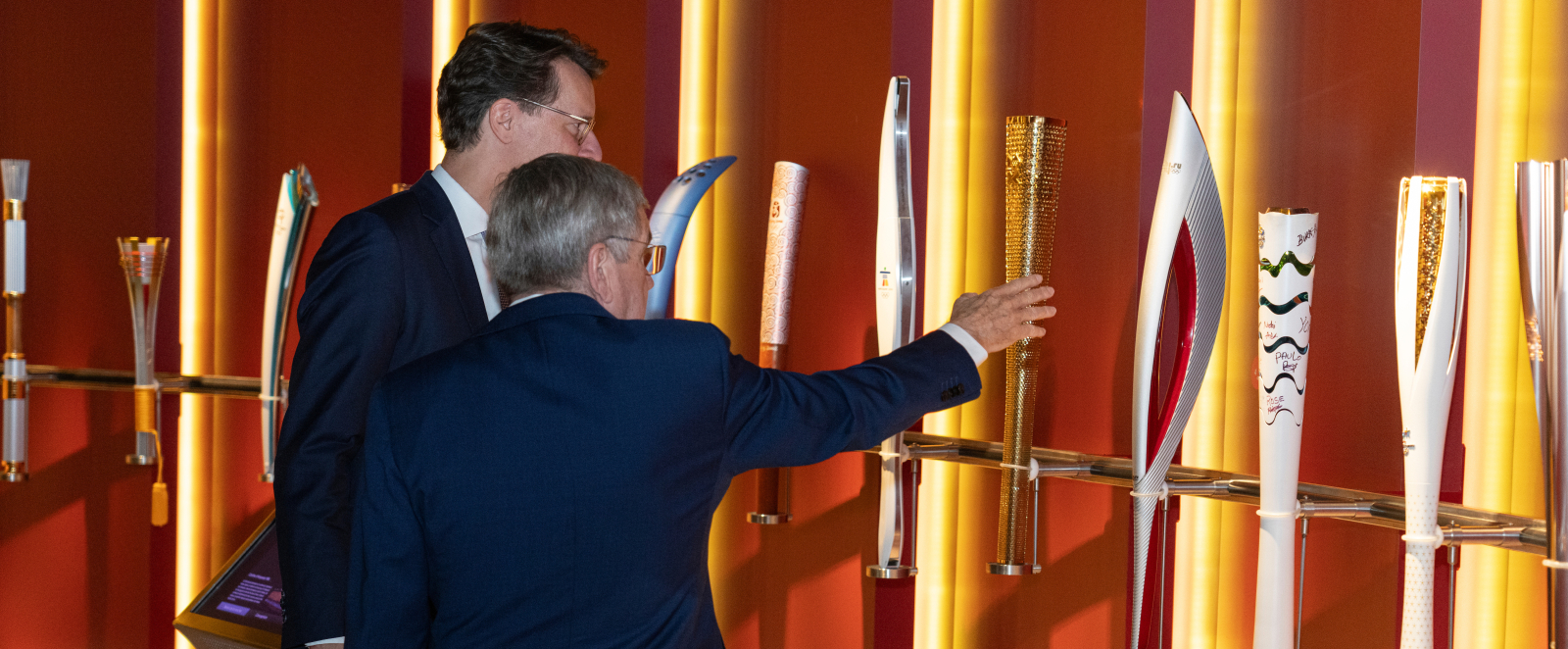 NRW-Ministerpräsident Hendrik Wüst und IOC-Präsident Thomas Bach