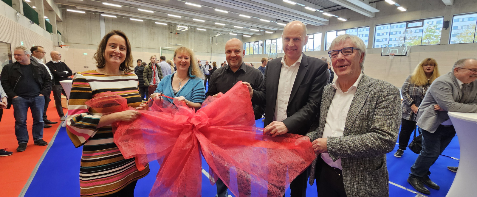 Die Eröffnung der Sporthalle mit Staatssekretärin Andrea Milz