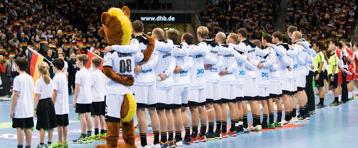 Handball-Nationalmannschaft auf dem Spielfeld