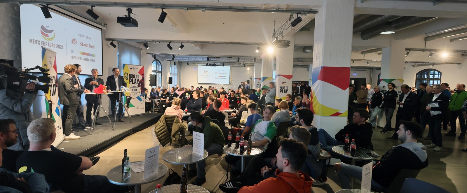 Handball-Fans im Deutschen Sport und Olympiamuseum