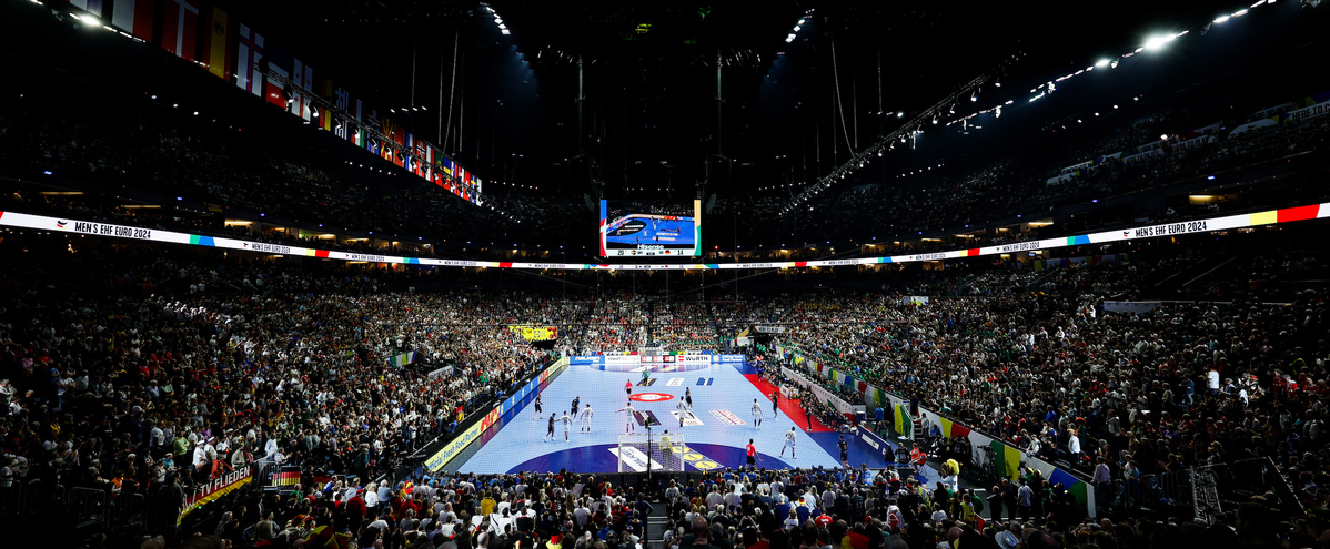 Lanxess arena im Überblick von einem hohen Rang