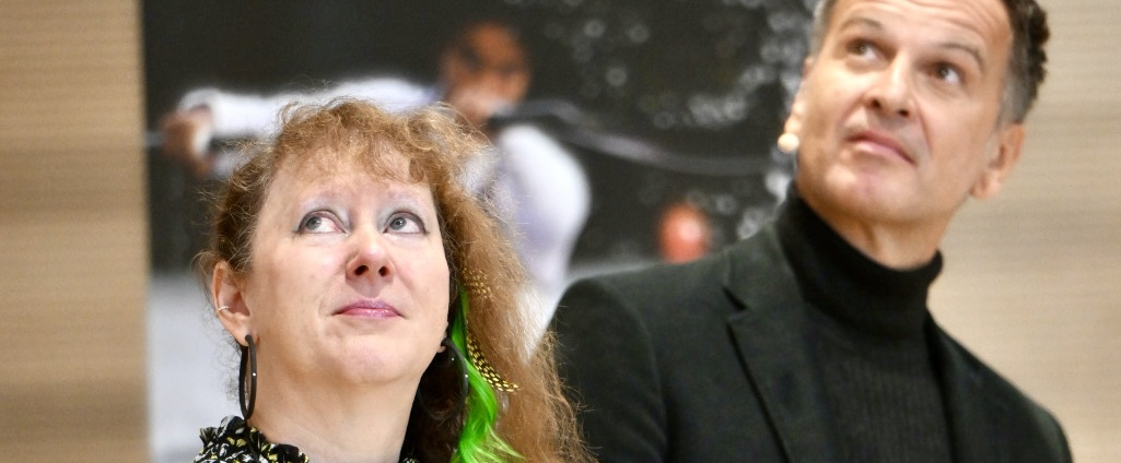Andrea Milz schaut nach links