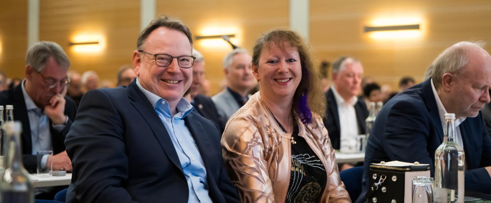 Staatssekretärin Andrea Milz (rechts)