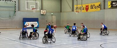 Ein Para Basketball-Spiel