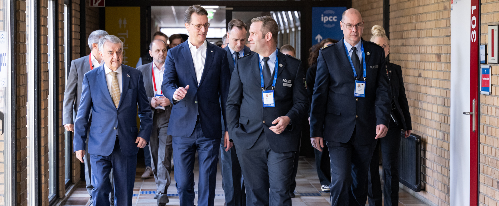 Ministerpräsident Wüst und Innenminister Reul besuchen das International Police Cooperation Center