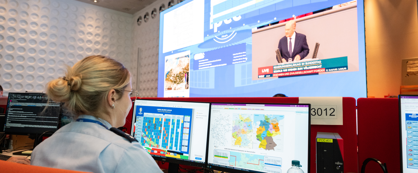 Ministerpräsident Wüst und Innenminister Reul besuchen das International Police Cooperation Center