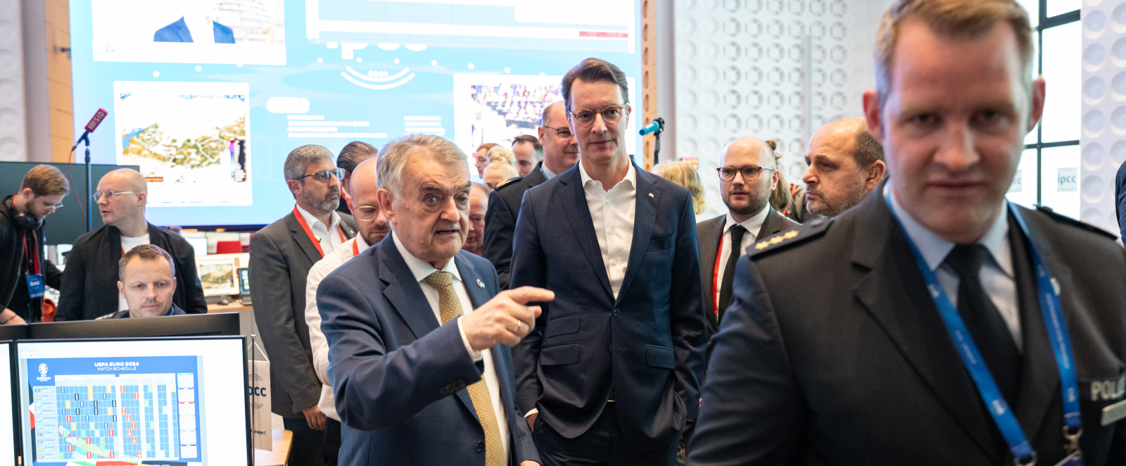 Ministerpräsident Wüst und Innenminister Reul besuchen das International Police Cooperation Center