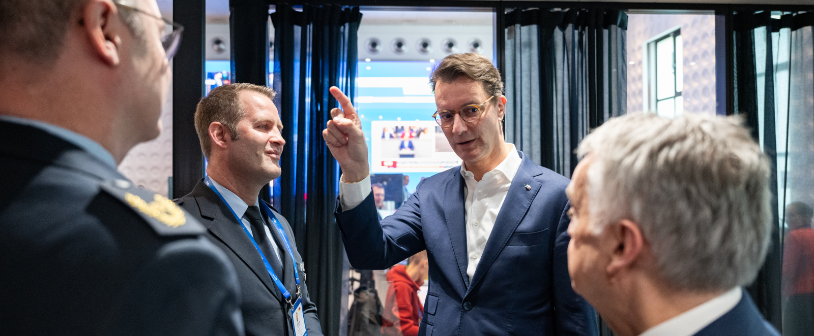 Ministerpräsident Wüst und Innenminister Reul besuchen das International Police Cooperation Center