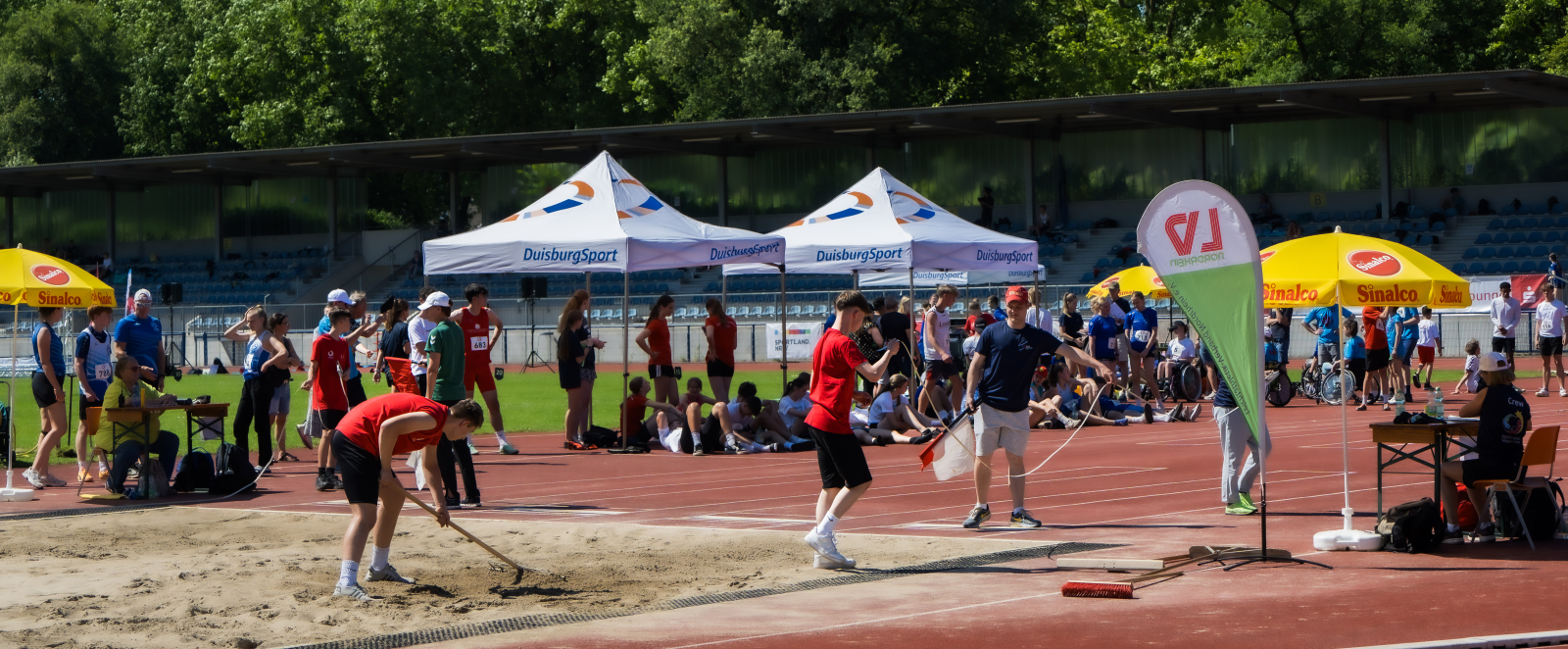 Auf dem Sportplatz an der Sprunggrube