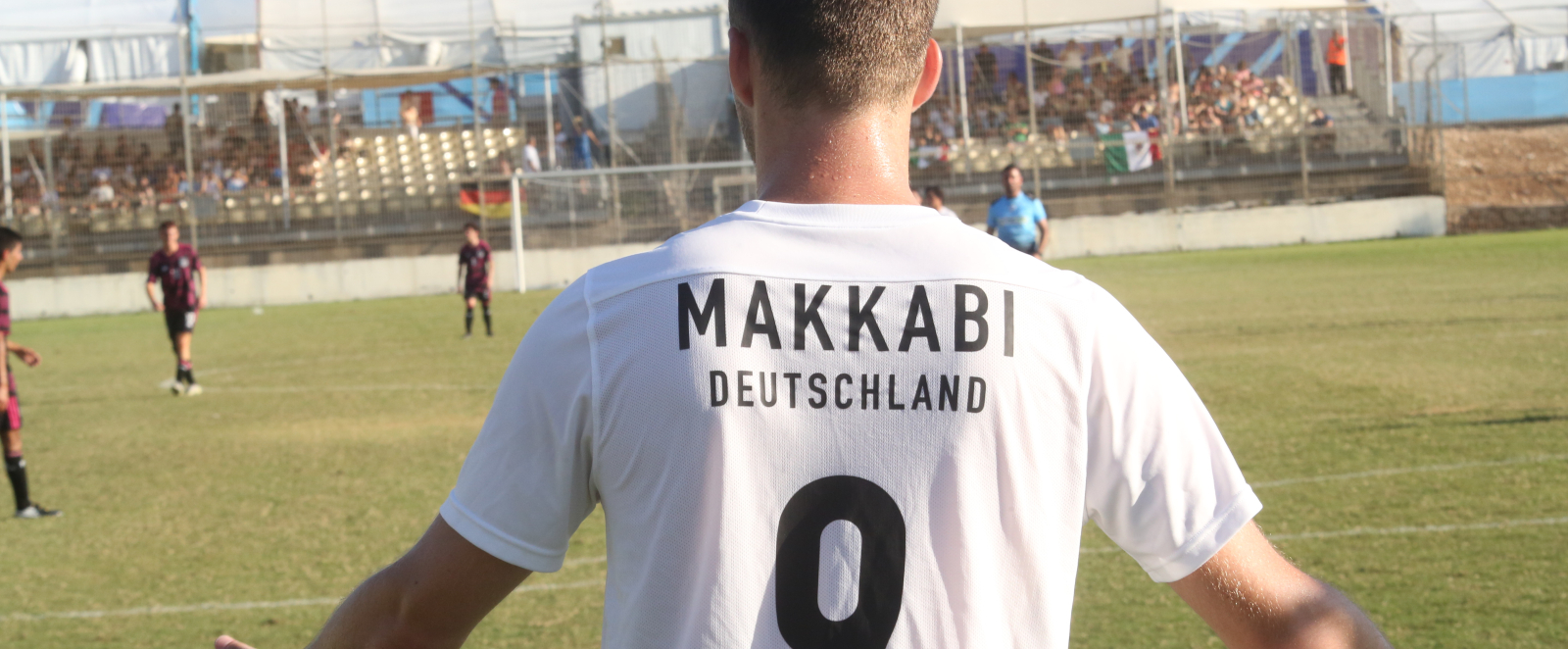 Ein Fußballspieler von MAKKABI Deutschland