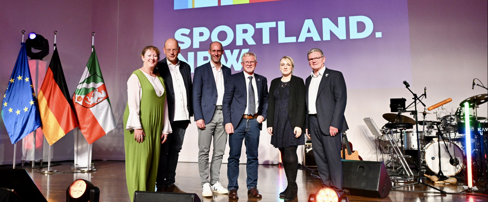 Staatssekretärin Andrea Milz überreicht  Sportplakette des Landes Nordrhein-Westfalen
