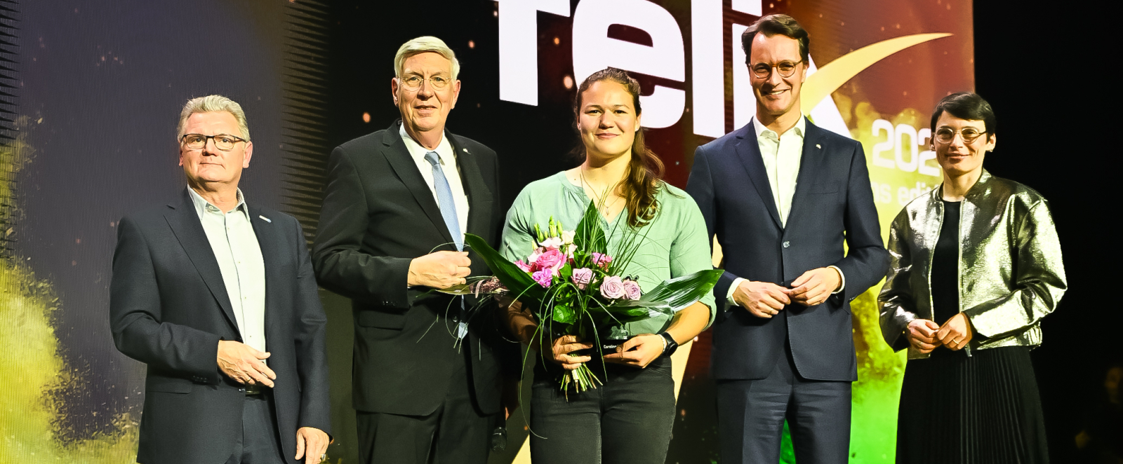 Preisträger*innen auf der Bühne beim felix award