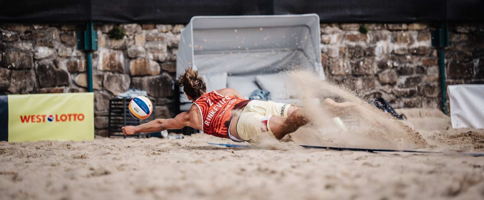 Beachvollyballer in Aktion bei der EM