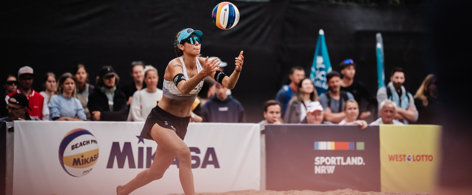 Beachvolleyballer in Aktion bei der EM