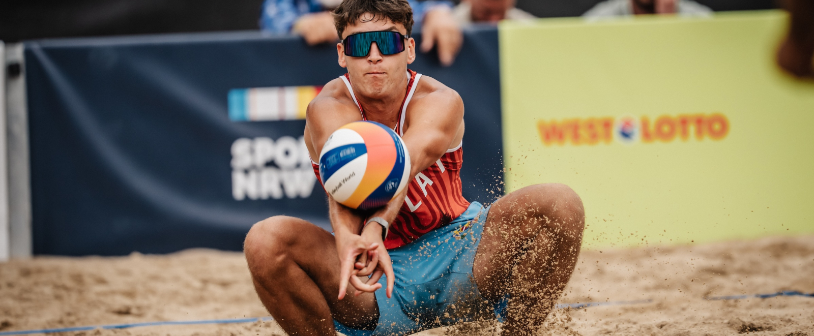 Beachvolleyballer in Aktion bei der EM