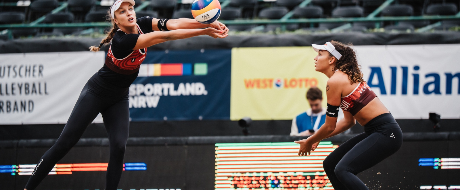 Beachvolleyballer in Aktion