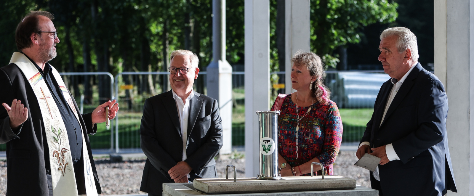 Stadt-Dechant Andreas Bocke sprach einen Segen.