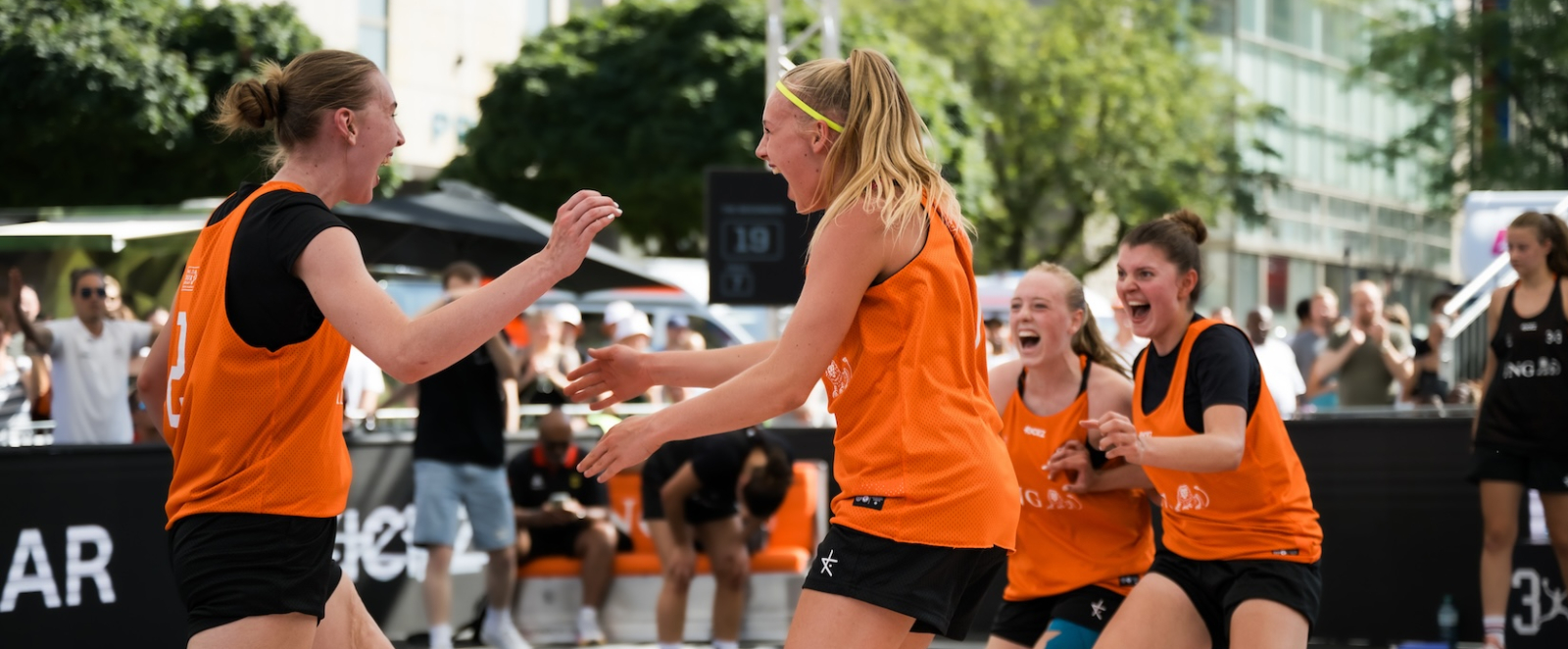 Lucie Keune und Teamkolleginnen in Aktion