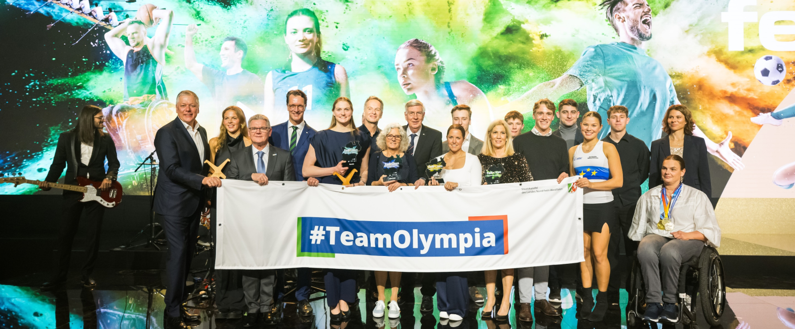 Gruppenfoto auf der Bühne beim felix award