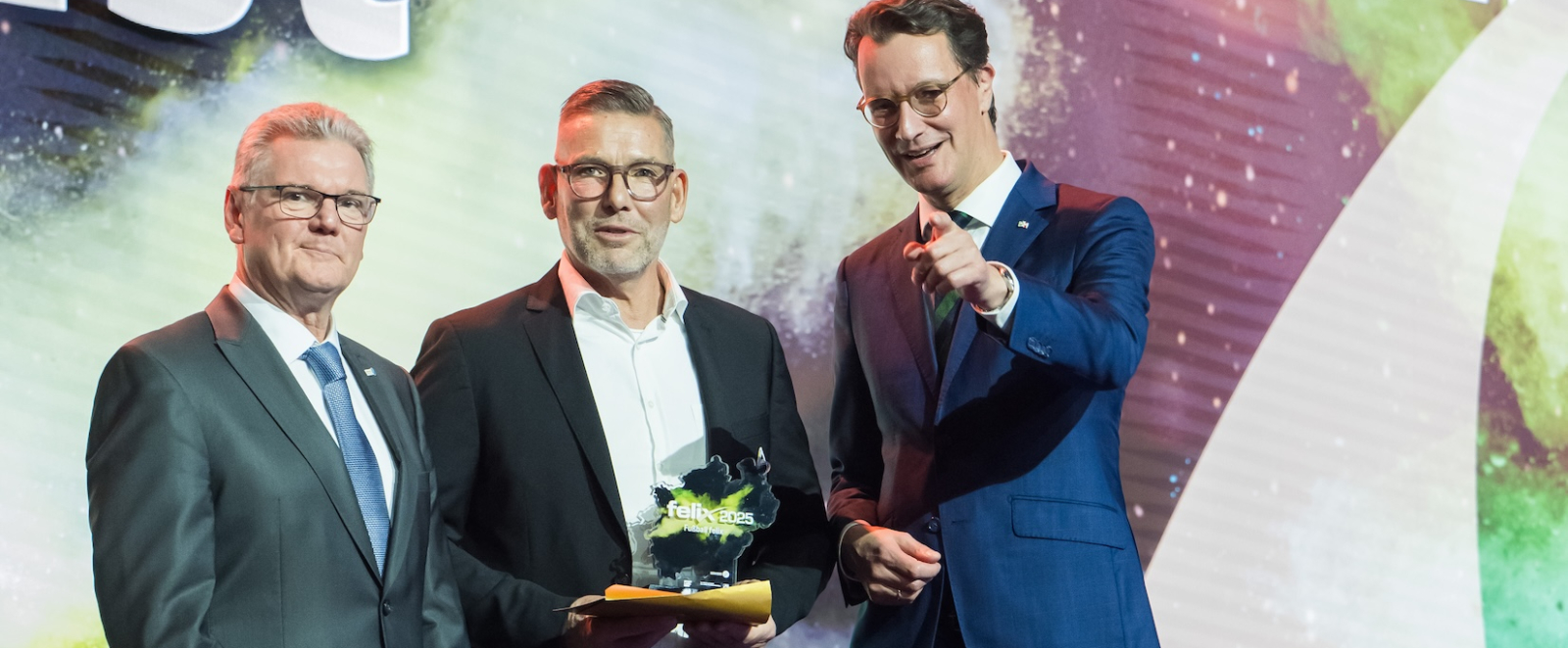 Preisübergabe des felix award auf der Bühne