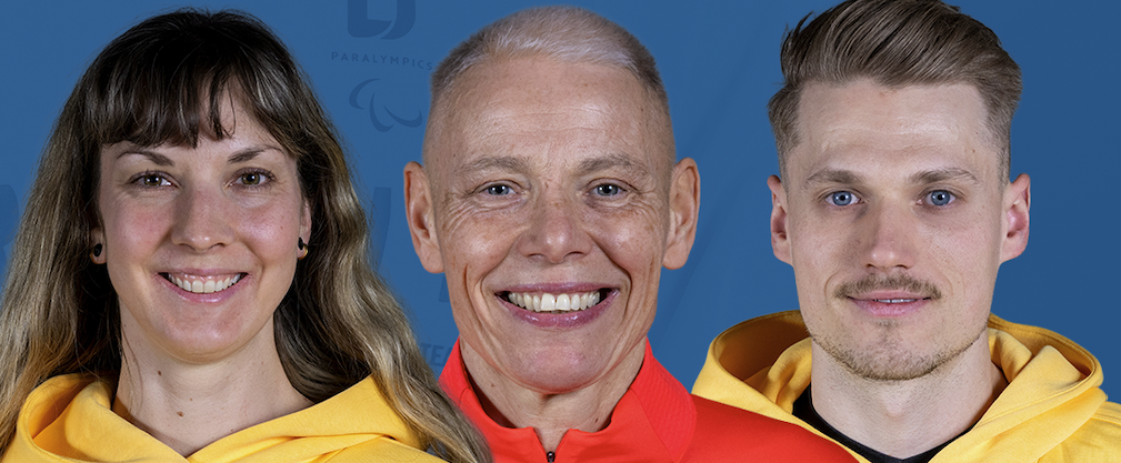 Drei Para Athletinnen vor blaumen Hintergrund