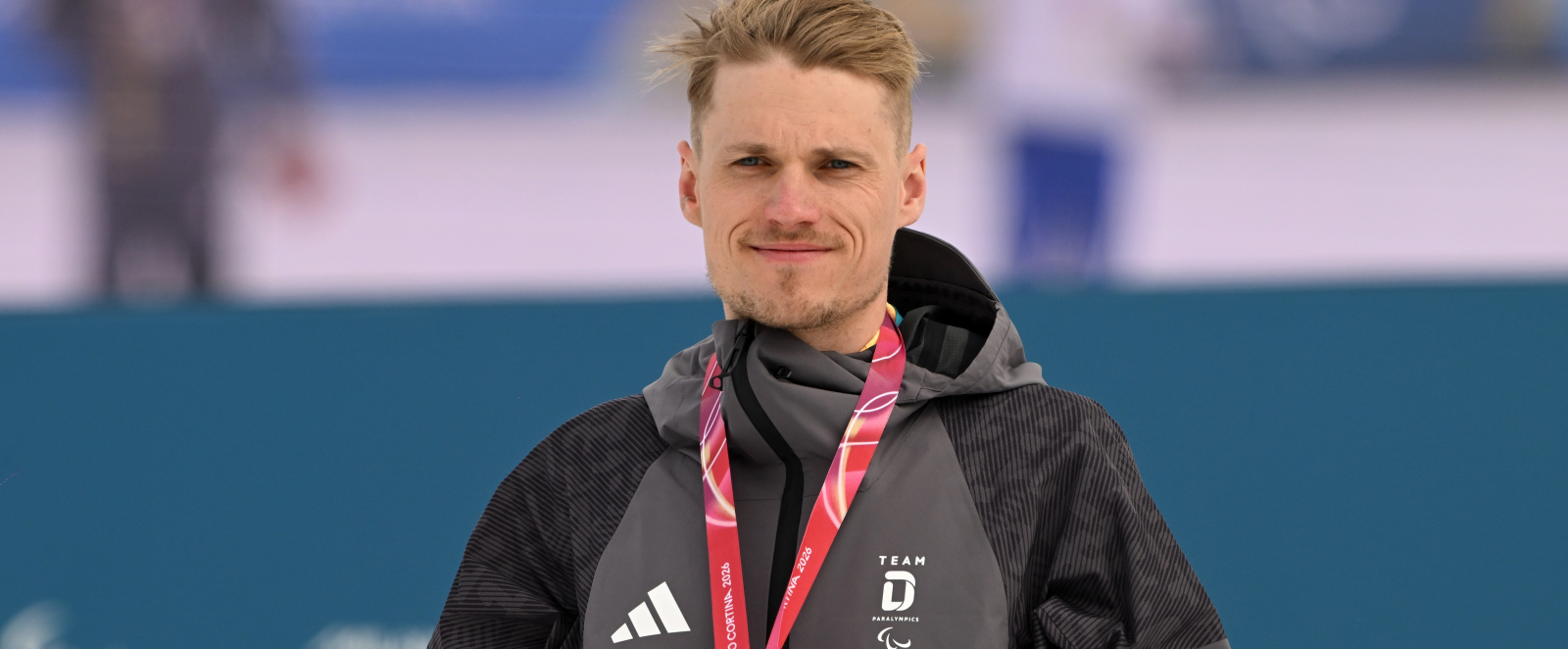 Sebastian Marburger bei der Siegerehrung der Paralympics
