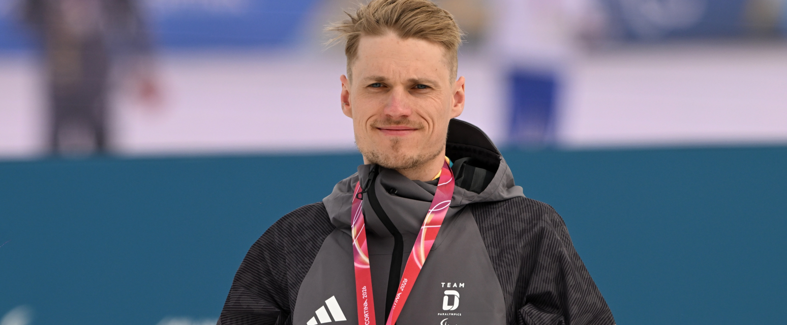 Sebastian Marburger mit der Silbermedaille um den Hals