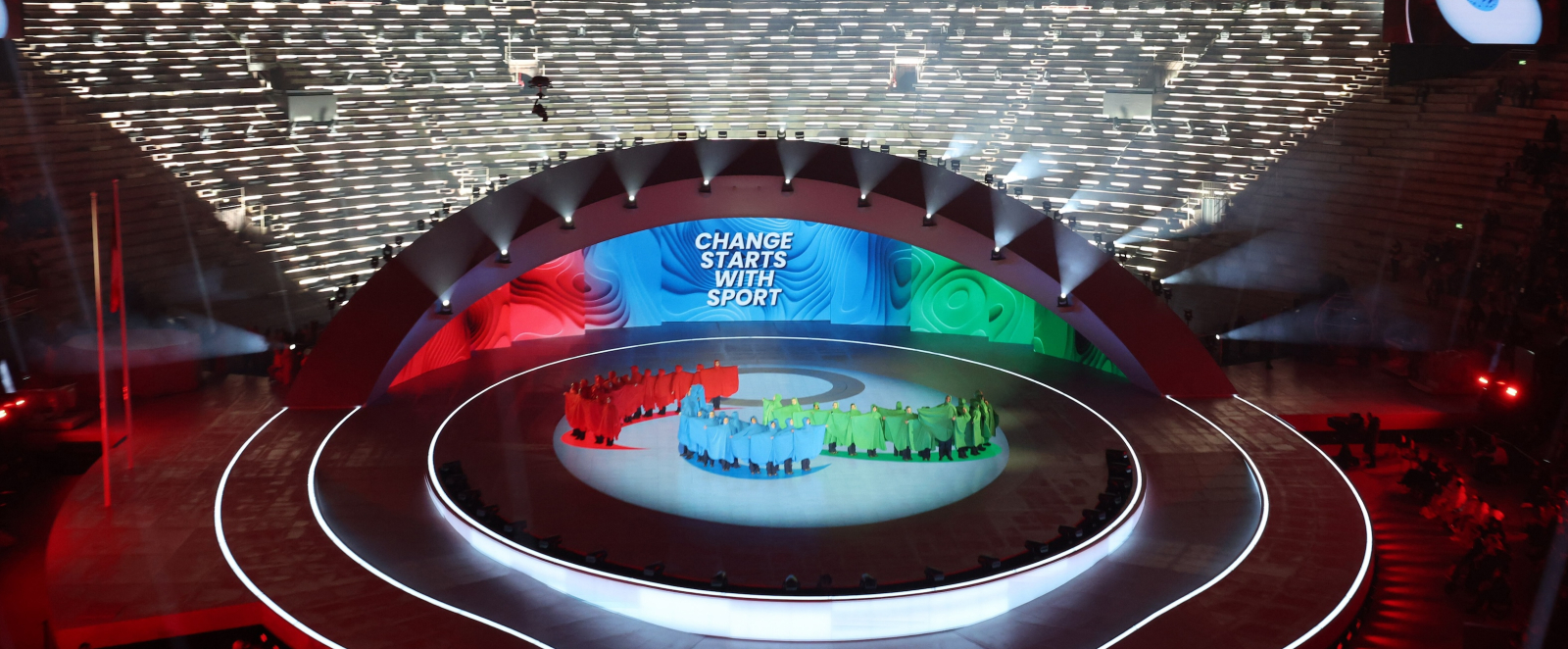 Blick auf die Bühne bei der Abschlussfeier der Paralympics