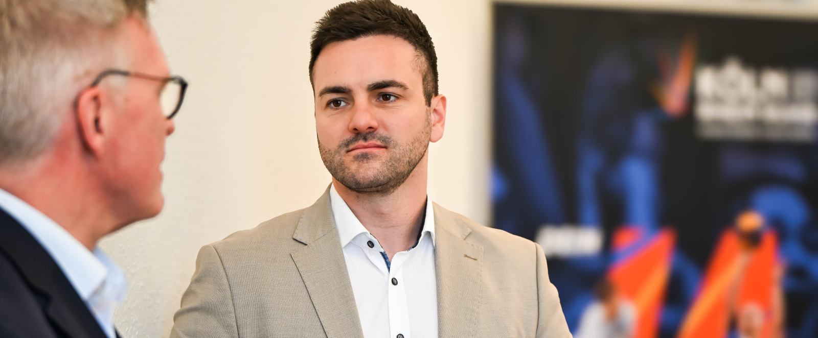 Zwei Männer im Gespräch