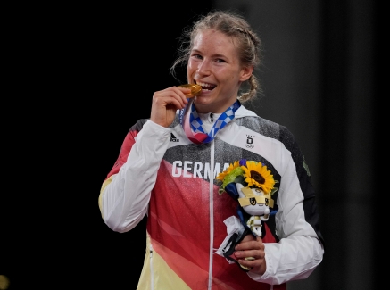 Aline Rotter-Focken mit Goldmedaille