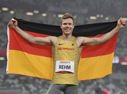 Markus Rehm mit Deutschlandfahne