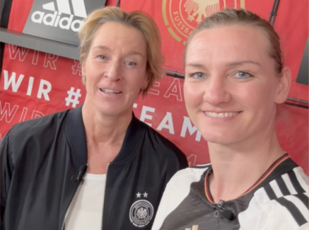 Martina Voss-Tecklenburg und Alexandra Popp