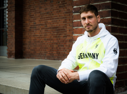 Max Hartung mit weißem Team Germany Hoody